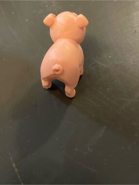 Small Pink Plastic Pig Figurine forSmall trinket about 2inches